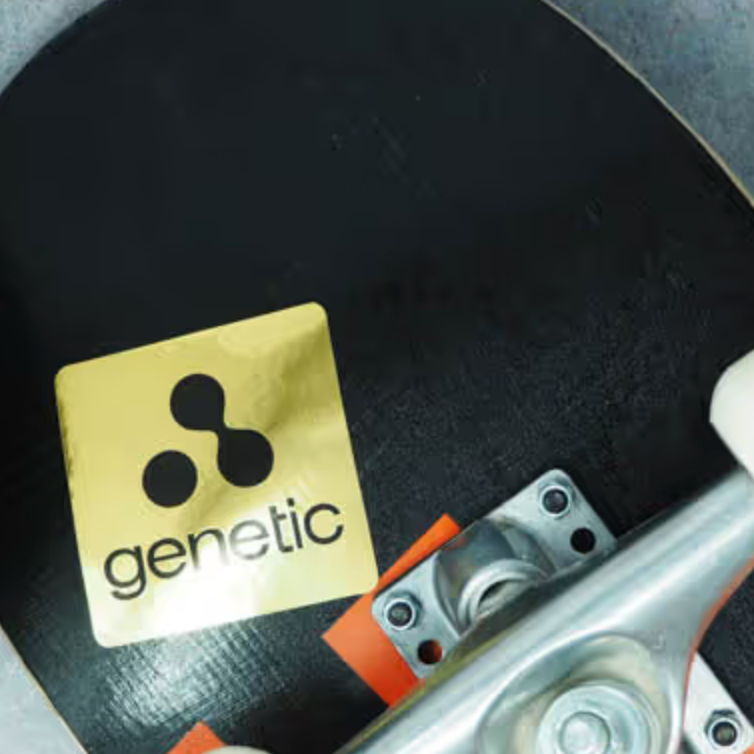 Sticker op een skateboard met ronde hoeken